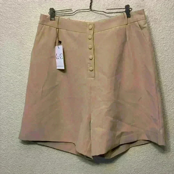 Cream Always Hustling River short sz L dressy modest office career business